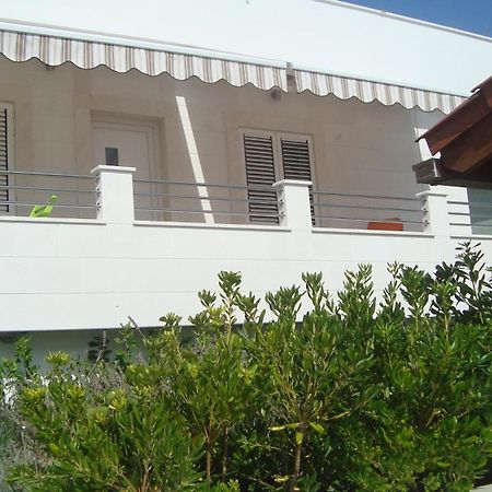 Apartments Niana With Heated Seawater Swimingpool Donji Okrug  Ngoại thất bức ảnh