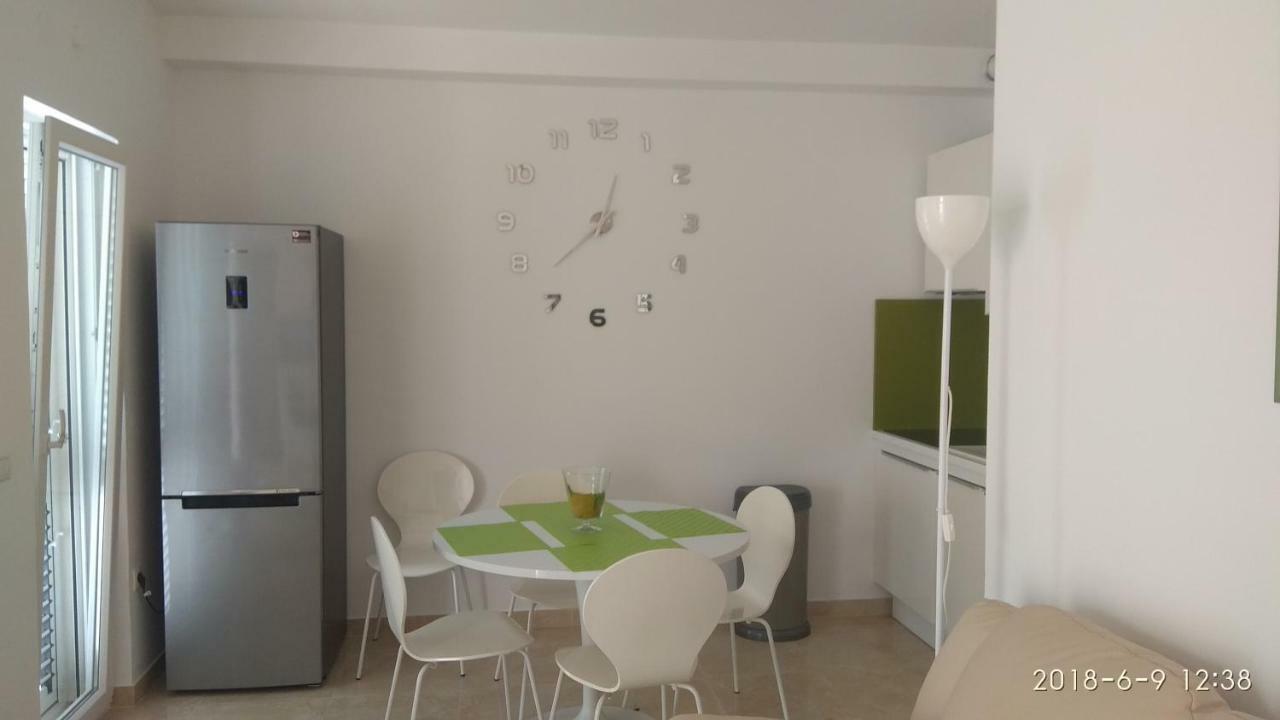 Apartments Niana With Heated Seawater Swimingpool Donji Okrug  Ngoại thất bức ảnh