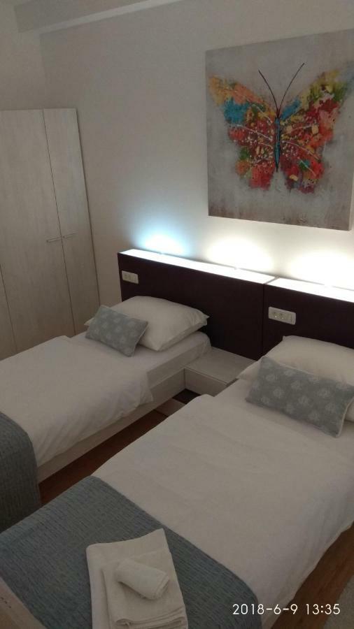Apartments Niana With Heated Seawater Swimingpool Donji Okrug  Ngoại thất bức ảnh