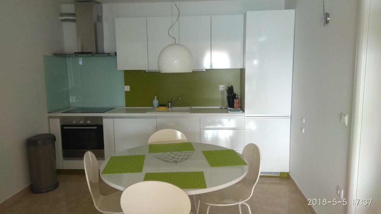 Apartments Niana With Heated Seawater Swimingpool Donji Okrug  Ngoại thất bức ảnh