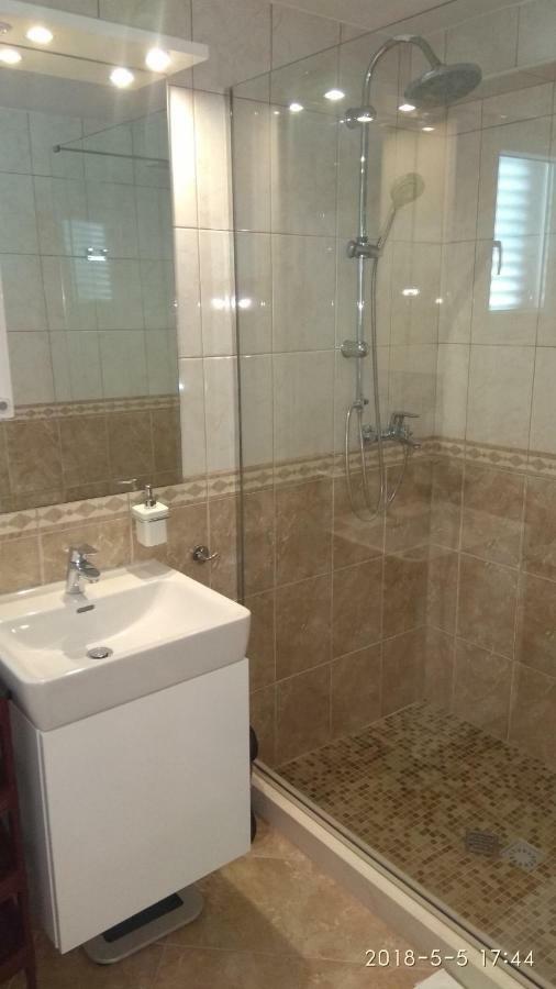 Apartments Niana With Heated Seawater Swimingpool Donji Okrug  Ngoại thất bức ảnh