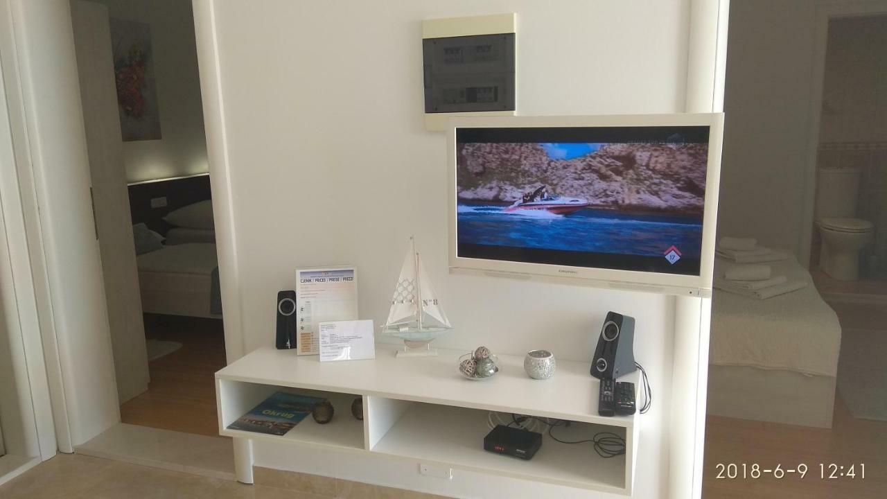 Apartments Niana With Heated Seawater Swimingpool Donji Okrug  Ngoại thất bức ảnh