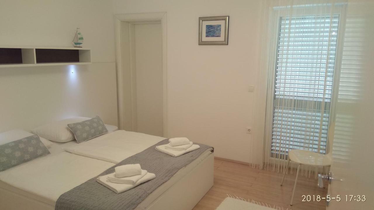 Apartments Niana With Heated Seawater Swimingpool Donji Okrug  Ngoại thất bức ảnh