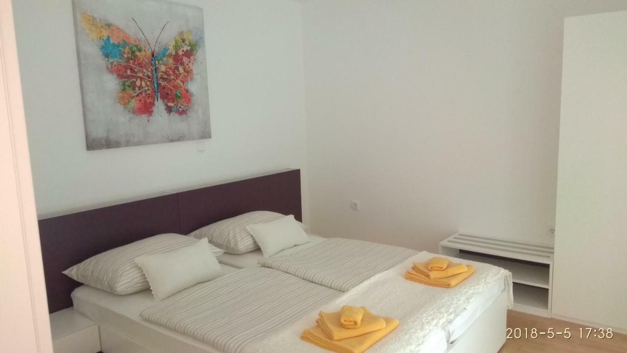 Apartments Niana With Heated Seawater Swimingpool Donji Okrug  Ngoại thất bức ảnh