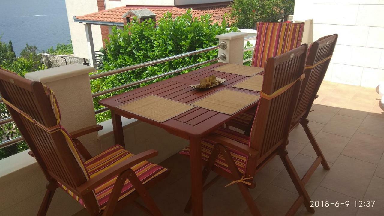 Apartments Niana With Heated Seawater Swimingpool Donji Okrug  Ngoại thất bức ảnh